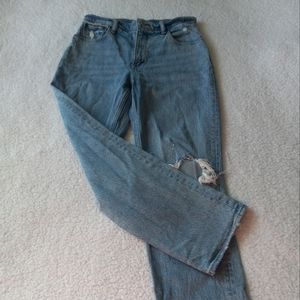 Abercrombie Ultra High Rise 90’s Straight Jean Curve love Size 28/6. Light Wash